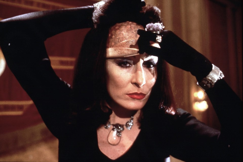The Grand High Witch (Anjelica Huston) removes her mask.